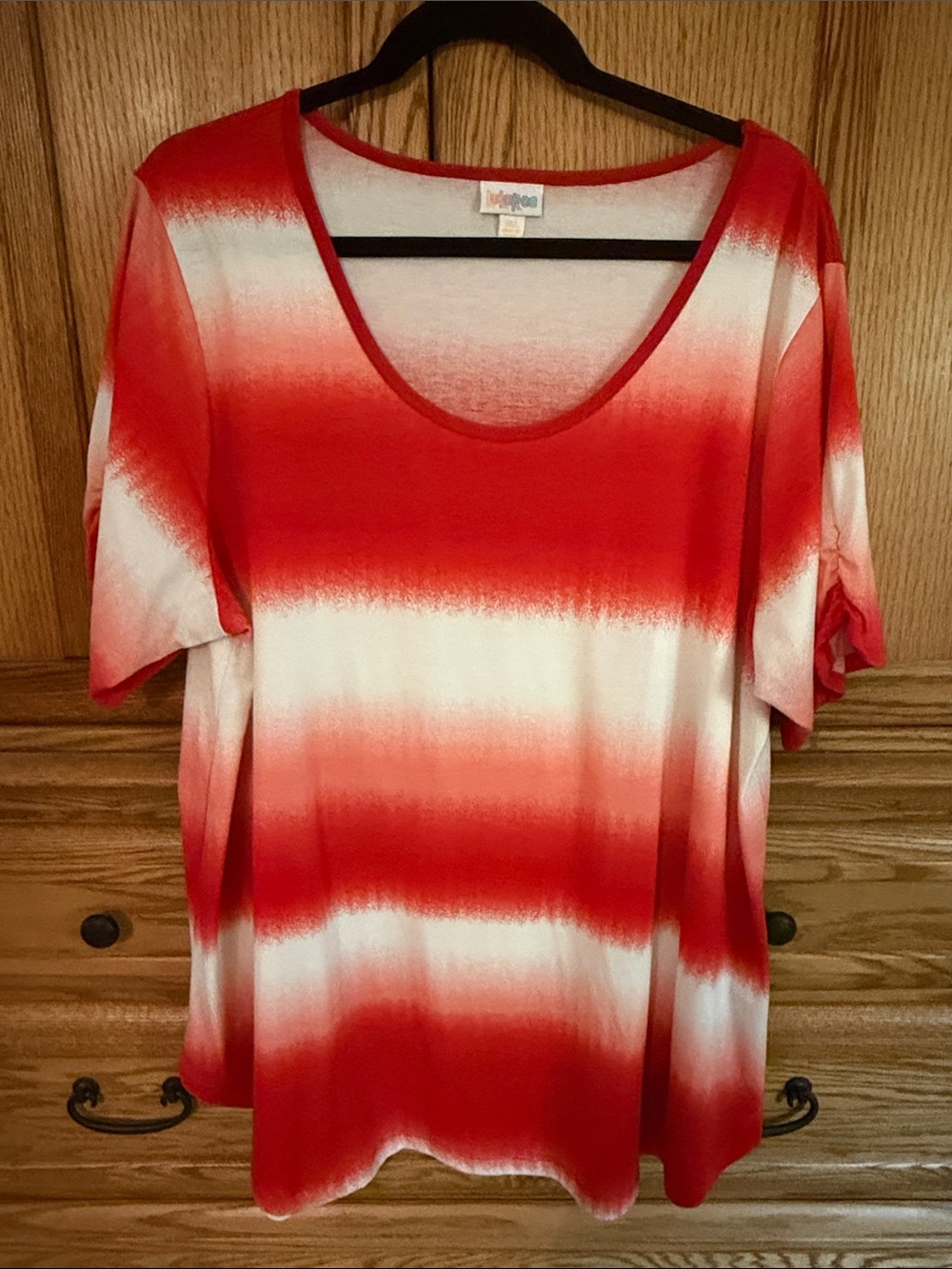 LuLaRoe Red and White Scoop Neck Short Sleeve Top